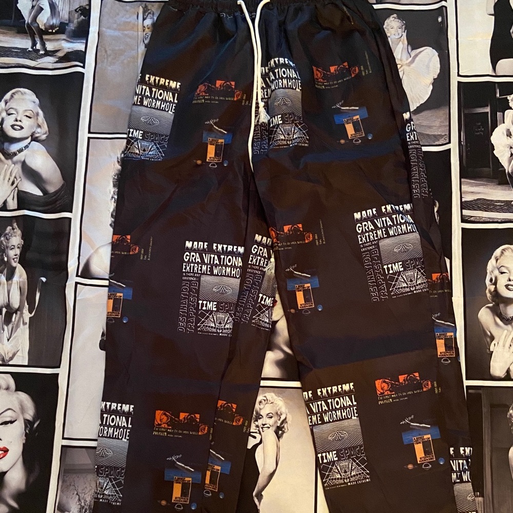 Graphic Drawstring Wind Pants !
